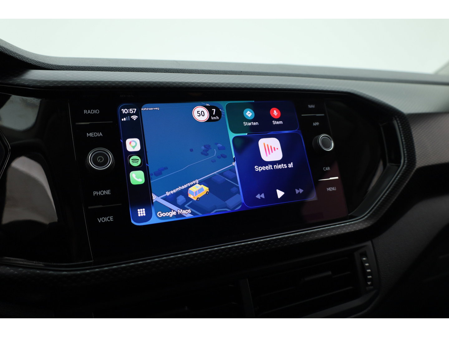 Volkswagen T-Cross 1.0 TSI R-Line | Dig. Cockpit | Trekhaak | Adapt. Cruise | Apple CarPlay | Stoelverw. | Navi | PDC V+A