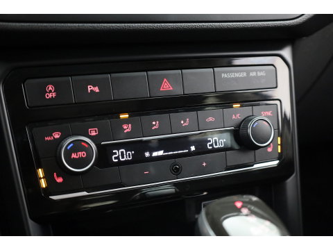 Volkswagen T-Cross 1.0 TSI R-Line | Dig. Cockpit | Trekhaak | Adapt. Cruise | Apple CarPlay | Stoelverw. | Navi | PDC V+A