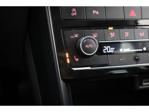 Volkswagen T-Cross 1.0 TSI R-Line | Dig. Cockpit | Trekhaak | Adapt. Cruise | Apple CarPlay | Stoelverw. | Navi | PDC V+A