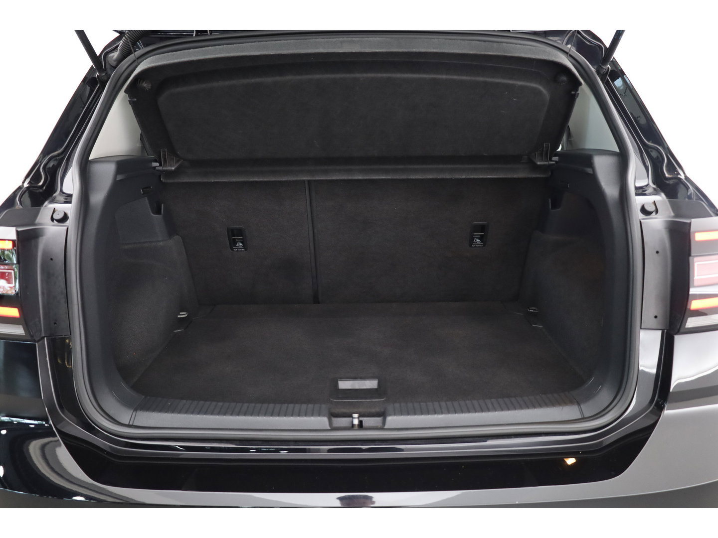 Volkswagen T-Cross 1.0 TSI R-Line | Dig. Cockpit | Trekhaak | Adapt. Cruise | Apple CarPlay | Stoelverw. | Navi | PDC V+A