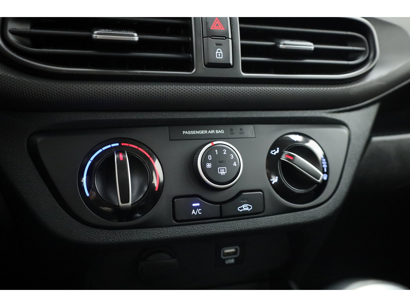 Hyundai i10 1.0 Comfort | RIJKLAAR!! | Cruise Control | Lane Assist | Airco | Apple CarPlay & Android Auto | DAB