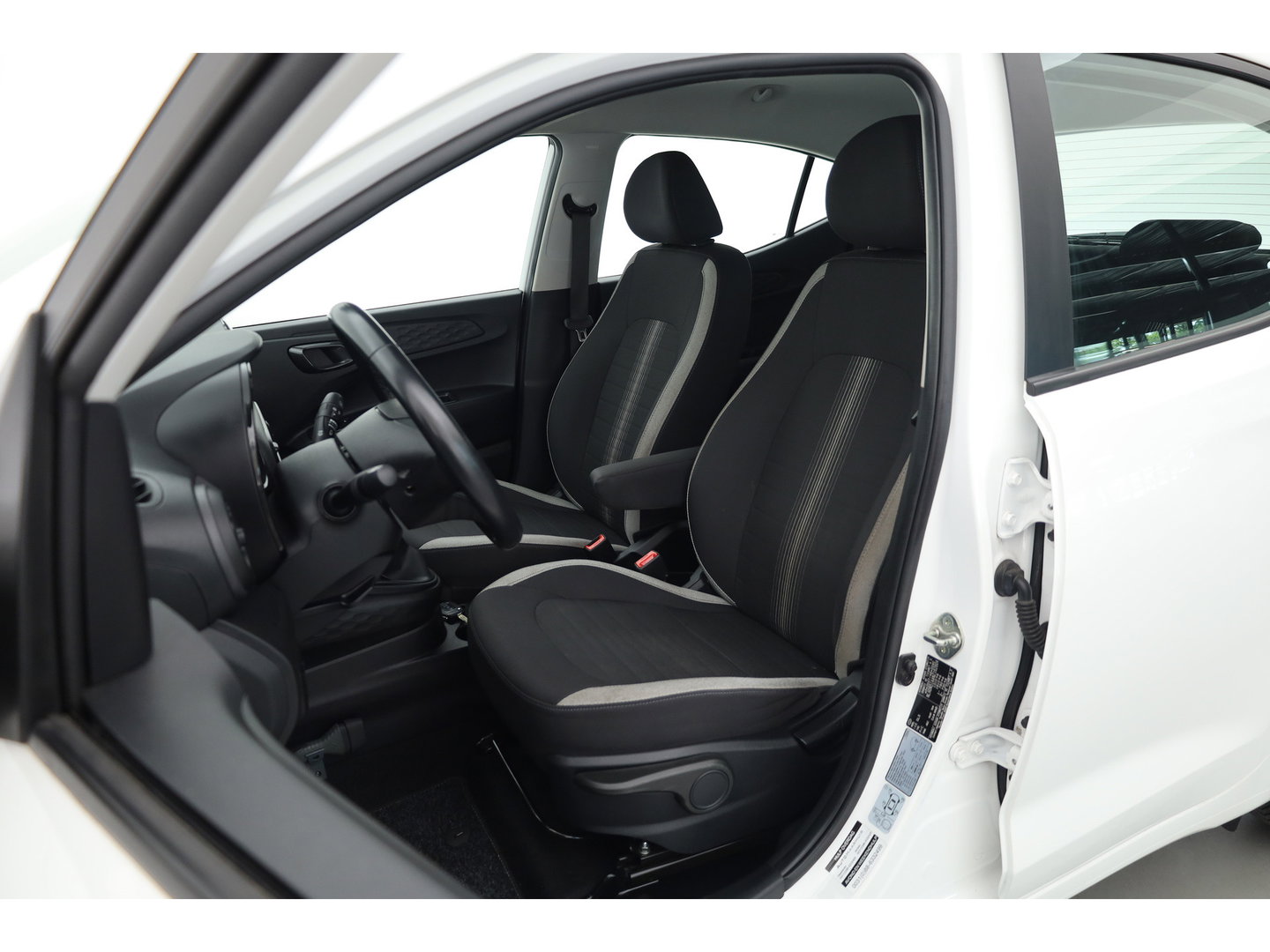 Hyundai i10 1.0 Comfort | RIJKLAAR!! | Cruise Control | Lane Assist | Airco | Apple CarPlay & Android Auto | DAB