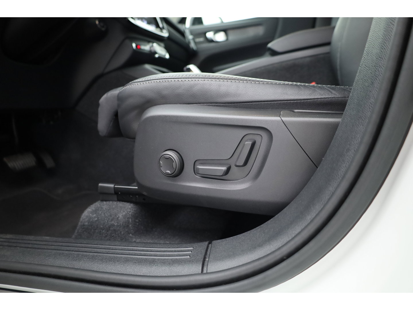 Volvo XC40 1.5 T5 Plug-in hybrid Plus Dark | Dig. Cockpit | Adapt. Cruise | Leder | Camera | Keyless | Stoel- Stuurverw. | Memory