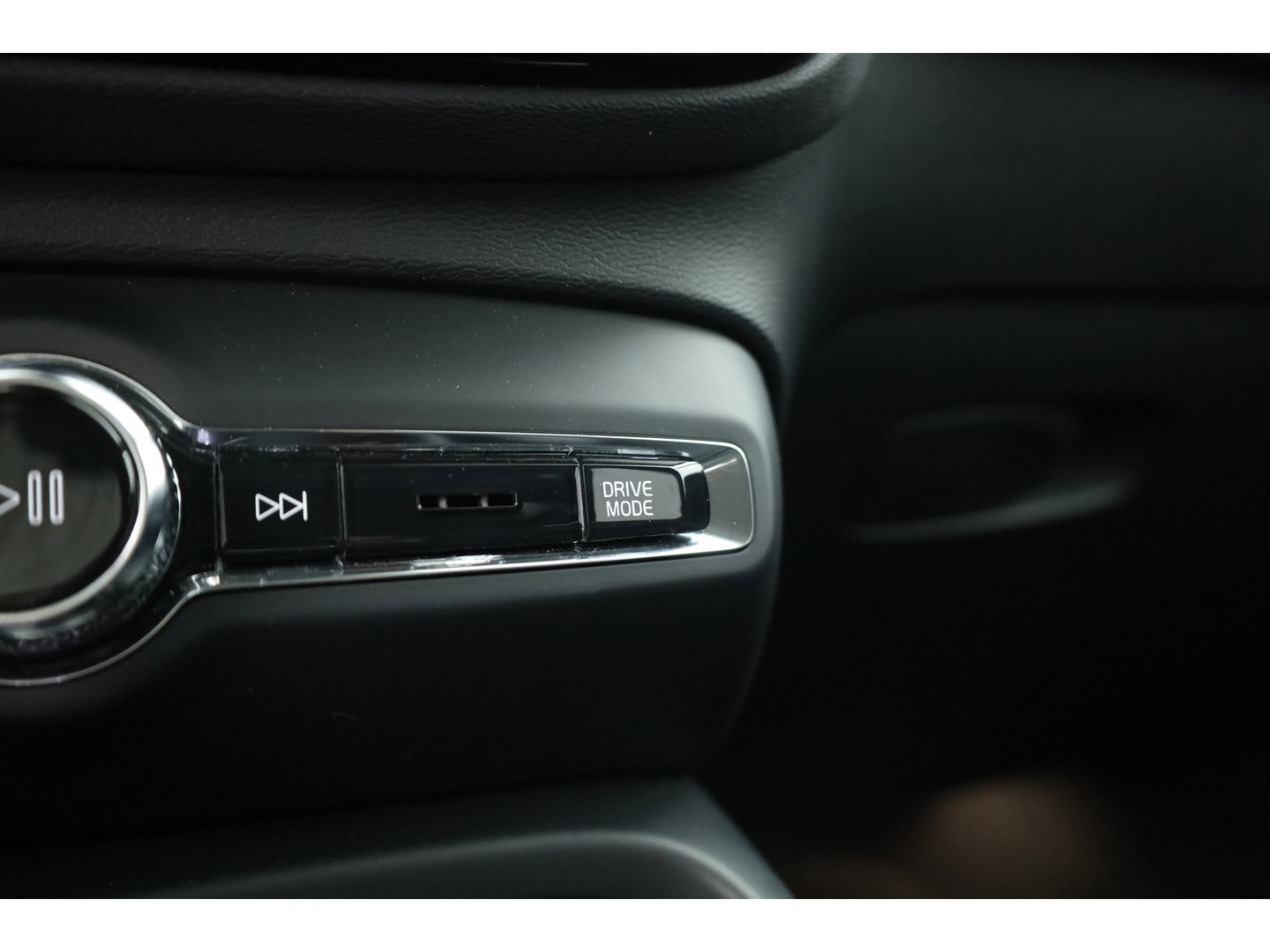 Volvo XC40 1.5 T5 Plug-in hybrid Plus Dark | Dig. Cockpit | Adapt. Cruise | Leder | Camera | Keyless | Stoel- Stuurverw. | Memory