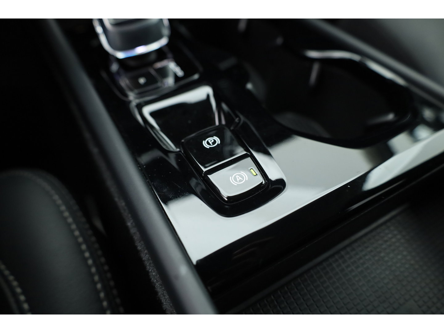 Volvo XC40 1.5 T5 Plug-in hybrid Plus Dark | Dig. Cockpit | Adapt. Cruise | Leder | Camera | Keyless | Stoel- Stuurverw. | Memory