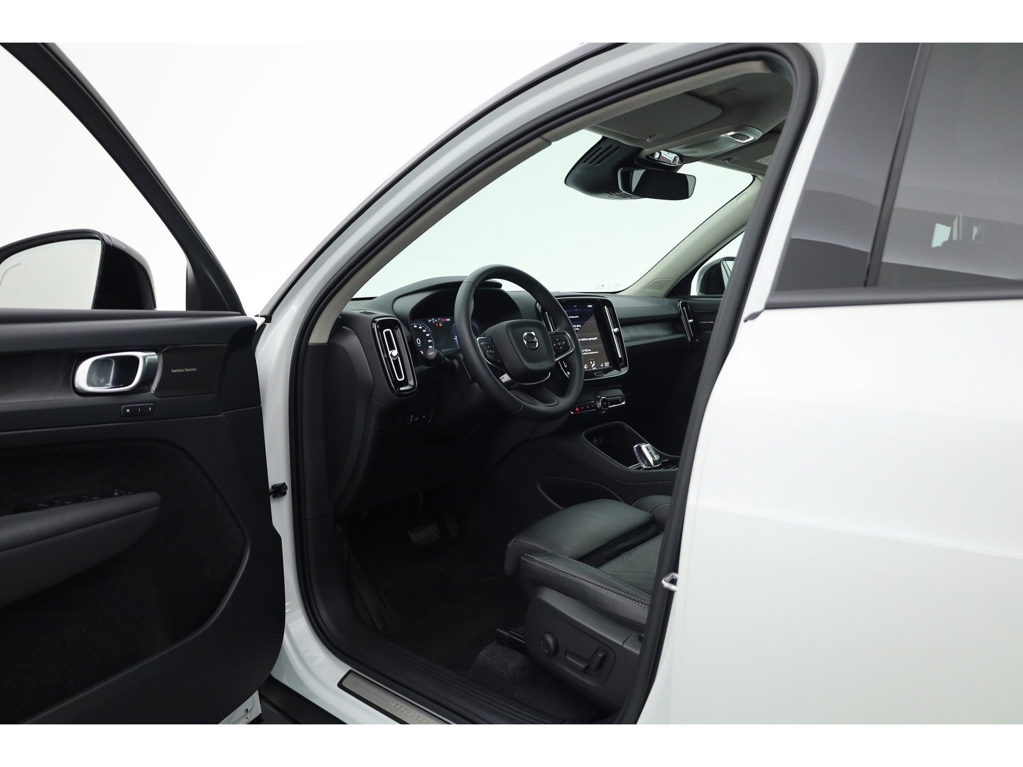 Volvo XC40 1.5 T5 Plug-in hybrid Plus Dark | Dig. Cockpit | Adapt. Cruise | Leder | Camera | Keyless | Stoel- Stuurverw. | Memory