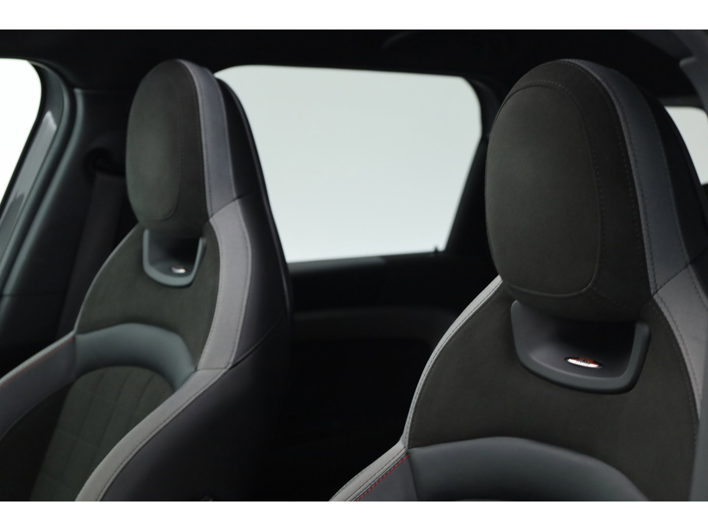 MINI Countryman 1.5 Cooper S E ALL4 | JCW Trim | Pano | H&K Audio | Camera | Stoelverw. | Keyless | CarPlay | Cruise Ctrl | LED