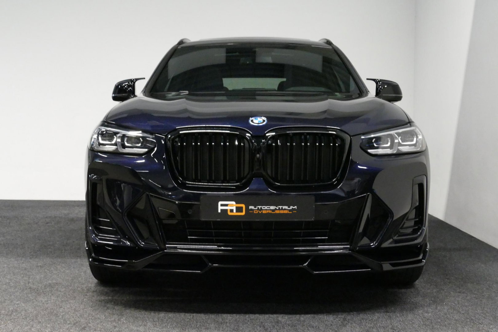 BMW X3 xDrive30e M Sport / Maxton Design Bodykit V.2 / Panoramadak / Elektr. verstelbare voorstoelen + memory / Ambienteverlichting / HUD / Stoelverwarming V + A / Apple Carplay - Android Auto / Rondomzichtcamera / 21'' LMV / Stuurwielverwarming / Cruise Control