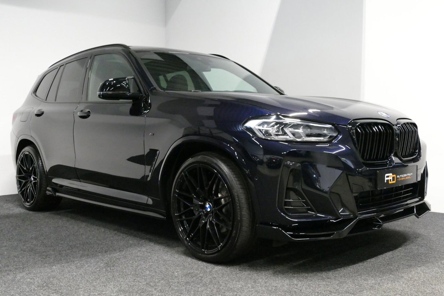 BMW X3 xDrive30e M Sport / Maxton Design Bodykit V.2 / Panoramadak / Elektr. verstelbare voorstoelen + memory / Ambienteverlichting / HUD / Stoelverwarming V + A / Apple Carplay - Android Auto / Rondomzichtcamera / 21'' LMV / Stuurwielverwarming / Cruise Control