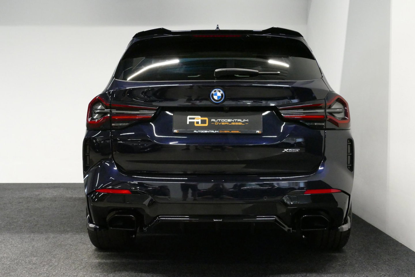 BMW X3 xDrive30e M Sport / Maxton Design Bodykit V.2 / Panoramadak / Elektr. verstelbare voorstoelen + memory / Ambienteverlichting / HUD / Stoelverwarming V + A / Apple Carplay - Android Auto / Rondomzichtcamera / 21'' LMV / Stuurwielverwarming / Cruise Control