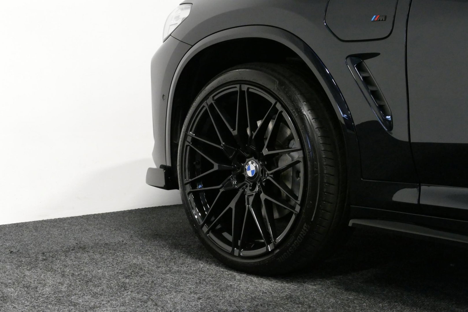 BMW X3 xDrive30e M Sport / Maxton Design Bodykit V.2 / Panoramadak / Elektr. verstelbare voorstoelen + memory / Ambienteverlichting / HUD / Stoelverwarming V + A / Apple Carplay - Android Auto / Rondomzichtcamera / 21'' LMV / Stuurwielverwarming / Cruise Control