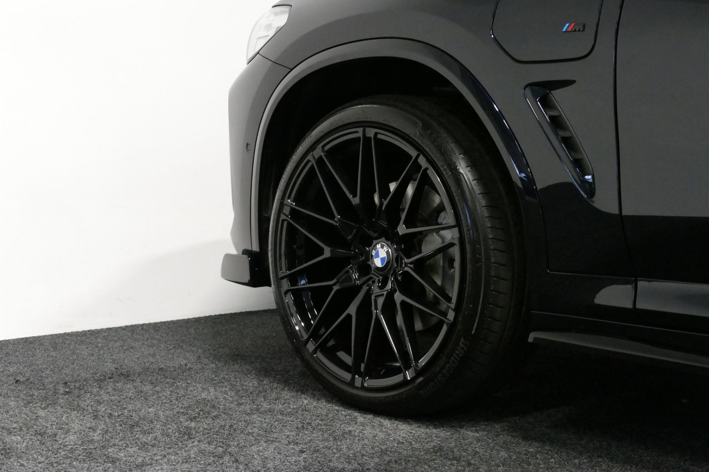 BMW X3 xDrive30e M Sport / Maxton Design Bodykit V.2 / Panoramadak / Elektr. verstelbare voorstoelen + memory / Ambienteverlichting / HUD / Stoelverwarming V + A / Apple Carplay - Android Auto / Rondomzichtcamera / 21'' LMV / Stuurwielverwarming / Cruise Control