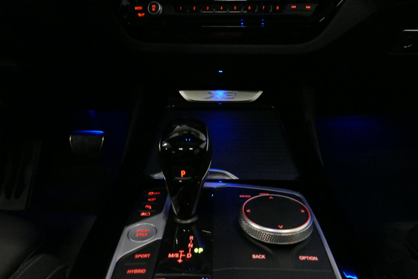 BMW X3 xDrive30e M Sport / Maxton Design Bodykit V.2 / Panoramadak / Elektr. verstelbare voorstoelen + memory / Ambienteverlichting / HUD / Stoelverwarming V + A / Apple Carplay - Android Auto / Rondomzichtcamera / 21'' LMV / Stuurwielverwarming / Cruise Control