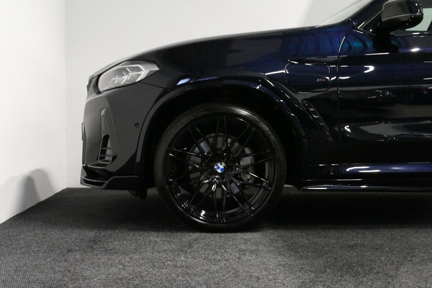 BMW X3 xDrive30e M Sport / Maxton Design Bodykit V.2 / Panoramadak / Elektr. verstelbare voorstoelen + memory / Ambienteverlichting / HUD / Stoelverwarming V + A / Apple Carplay - Android Auto / Rondomzichtcamera / 21'' LMV / Stuurwielverwarming / Cruise Control