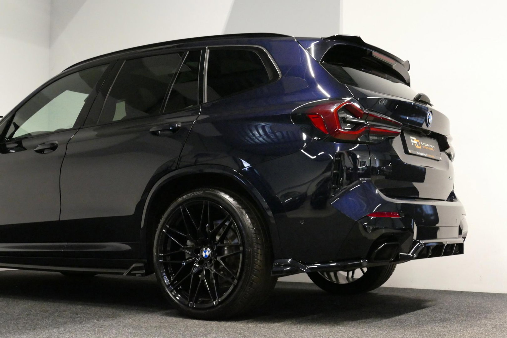BMW X3 xDrive30e M Sport / Maxton Design Bodykit V.2 / Panoramadak / Elektr. verstelbare voorstoelen + memory / Ambienteverlichting / HUD / Stoelverwarming V + A / Apple Carplay - Android Auto / Rondomzichtcamera / 21'' LMV / Stuurwielverwarming / Cruise Control