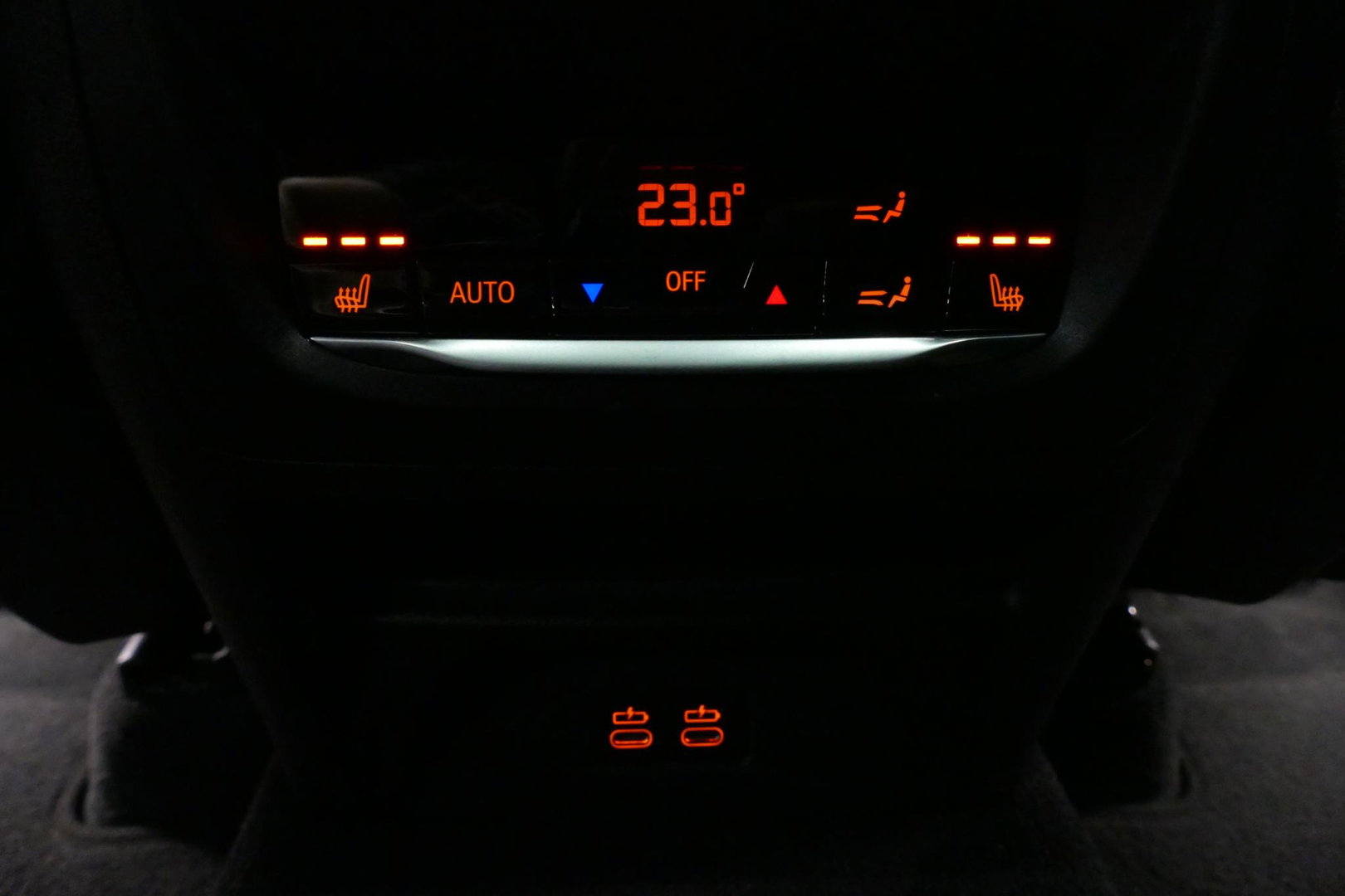 BMW X3 xDrive30e M Sport / Maxton Design Bodykit V.2 / Panoramadak / Elektr. verstelbare voorstoelen + memory / Ambienteverlichting / HUD / Stoelverwarming V + A / Apple Carplay - Android Auto / Rondomzichtcamera / 21'' LMV / Stuurwielverwarming / Cruise Control