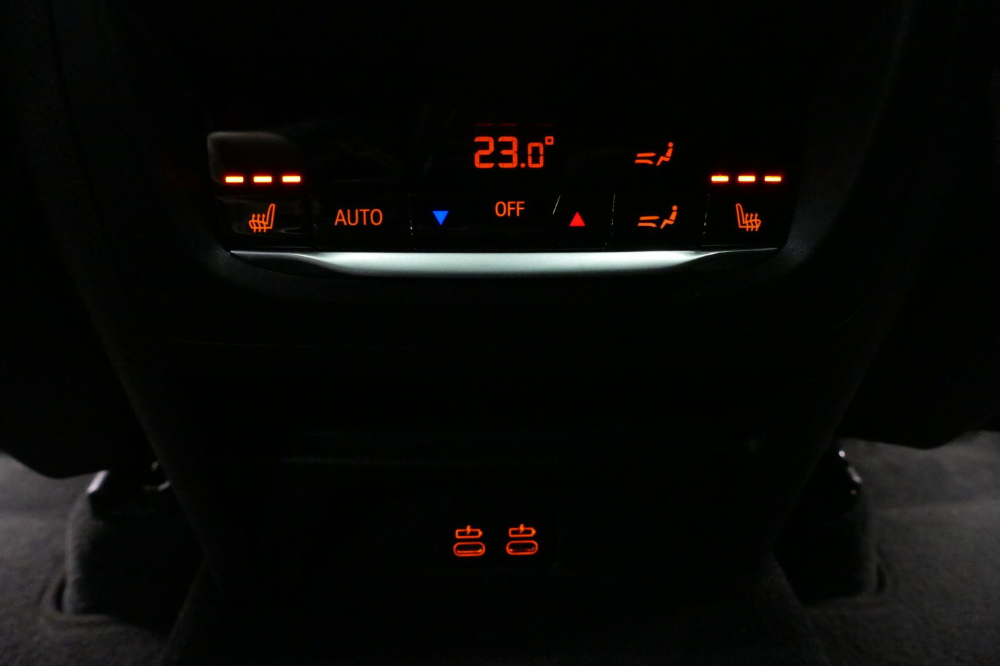 BMW X3 xDrive30e M Sport / Maxton Design Bodykit V.2 / Panoramadak / Elektr. verstelbare voorstoelen + memory / Ambienteverlichting / HUD / Stoelverwarming V + A / Apple Carplay - Android Auto / Rondomzichtcamera / 21'' LMV / Stuurwielverwarming / Cruise Control