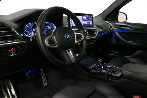 BMW X3 xDrive30e M Sport / Maxton Design Bodykit V.2 / Panoramadak / Elektr. verstelbare voorstoelen + memory / Ambienteverlichting / HUD / Stoelverwarming V + A / Apple Carplay - Android Auto / Rondomzichtcamera / 21'' LMV / Stuurwielverwarming / Cruise Control