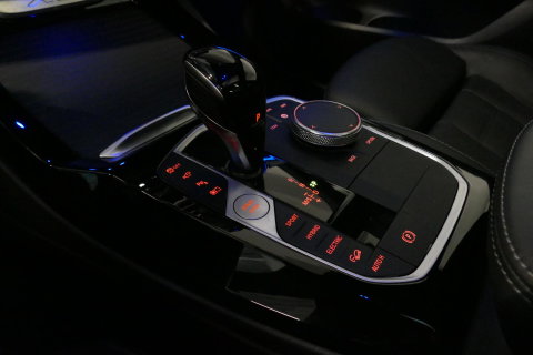 BMW X3 xDrive30e M Sport / Maxton Design Bodykit V.2 / Panoramadak / Elektr. verstelbare voorstoelen + memory / Ambienteverlichting / HUD / Stoelverwarming V + A / Apple Carplay - Android Auto / Rondomzichtcamera / 21'' LMV / Stuurwielverwarming / Cruise Control