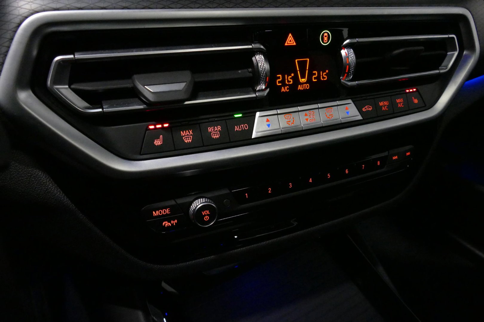 BMW X3 xDrive30e M Sport / Maxton Design Bodykit V.2 / Panoramadak / Elektr. verstelbare voorstoelen + memory / Ambienteverlichting / HUD / Stoelverwarming V + A / Apple Carplay - Android Auto / Rondomzichtcamera / 21'' LMV / Stuurwielverwarming / Cruise Control