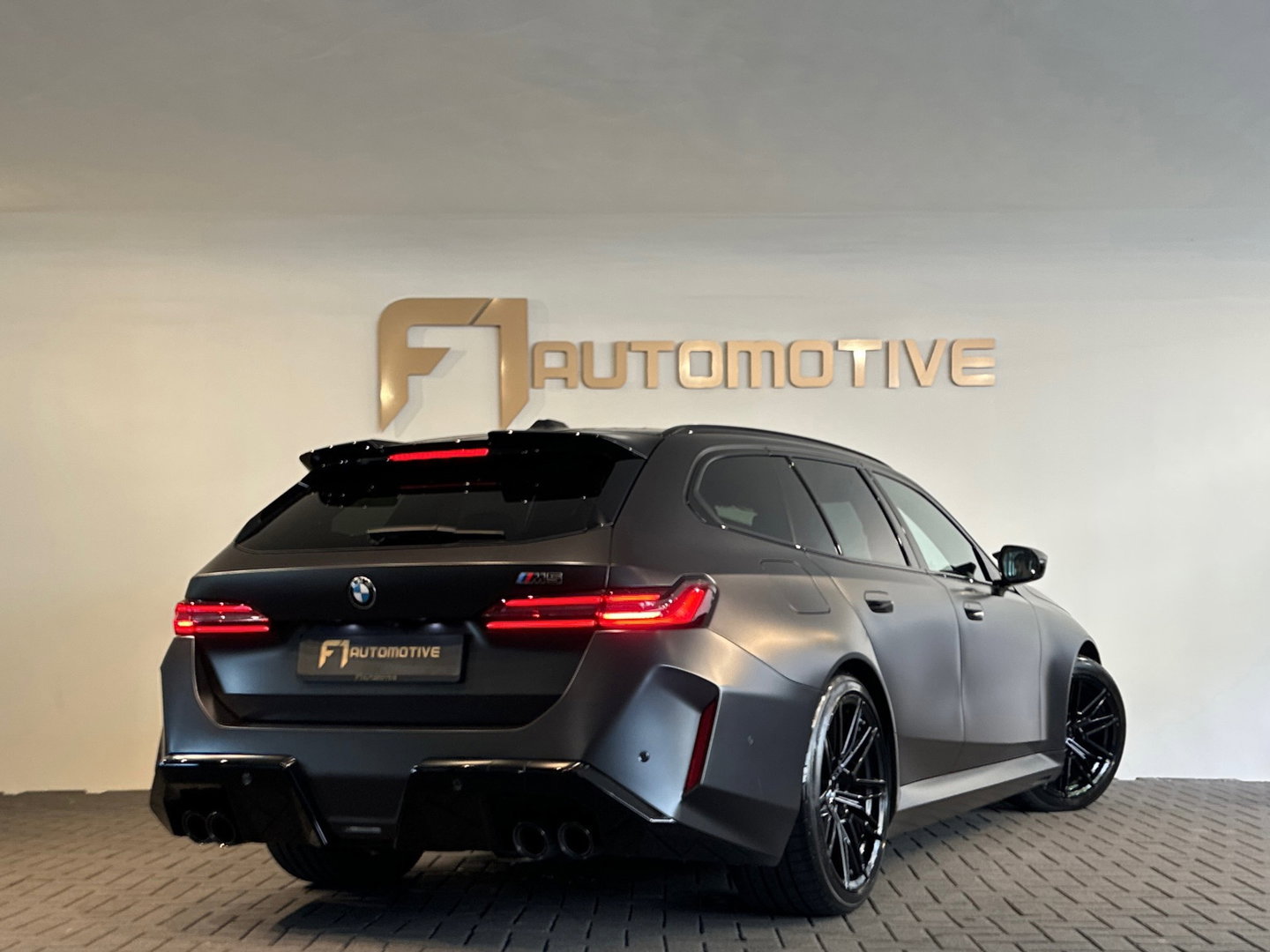 BMW 5 Serie Touring M5 Pano|Keramisch|B&W|HuD|Carbon|M Drivers