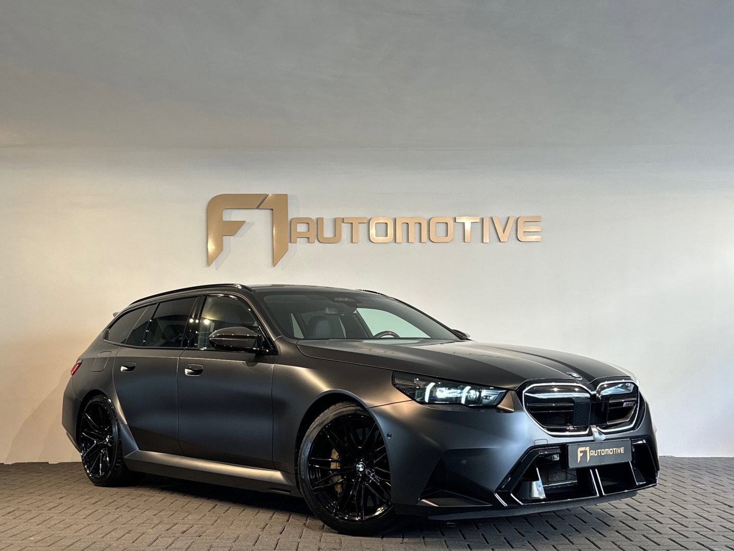 BMW 5 Serie Touring M5 Pano|Keramisch|B&W|HuD|Carbon|M Drivers