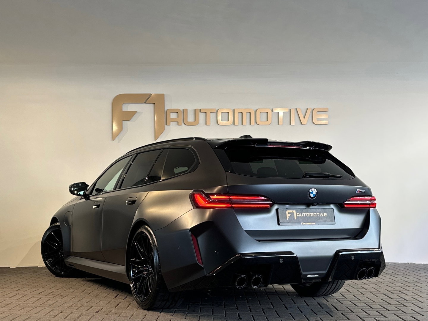BMW 5 Serie Touring M5 Pano|Keramisch|B&W|HuD|Carbon|M Drivers