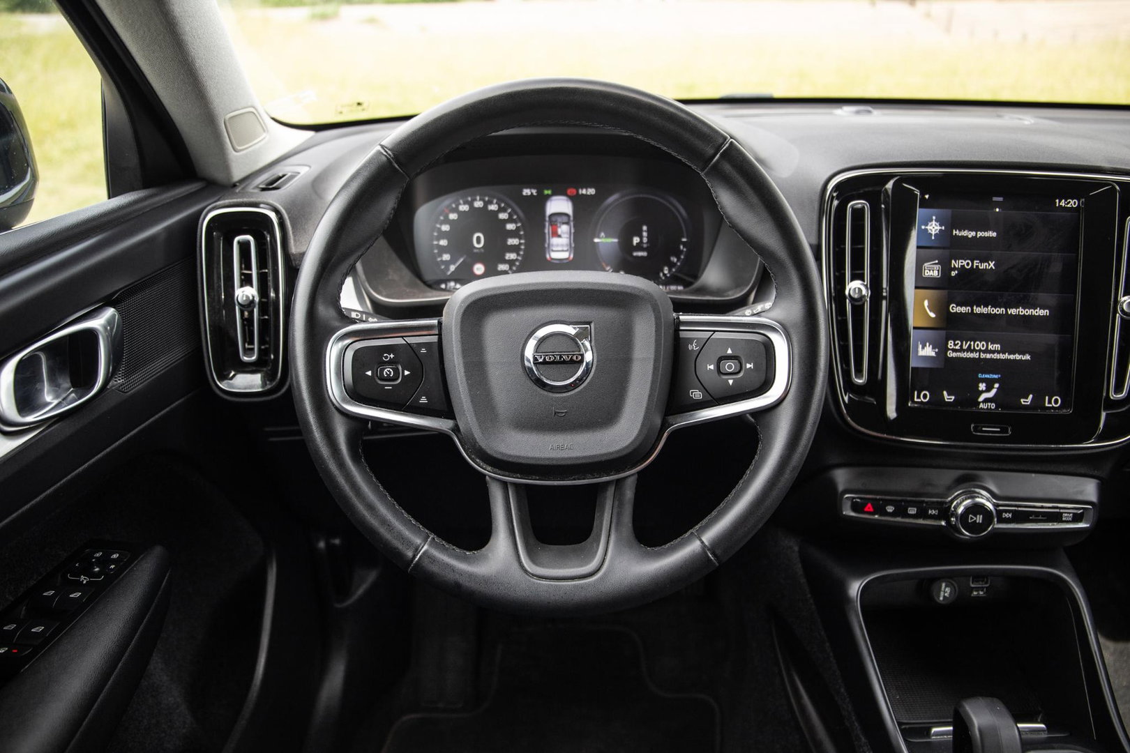 Volvo XC40 1.5 T4 Recharge Inscription AUTOMAAT / PLUG IN HYBRID / CARPLAY / CAMERA / STOELVERWARMING