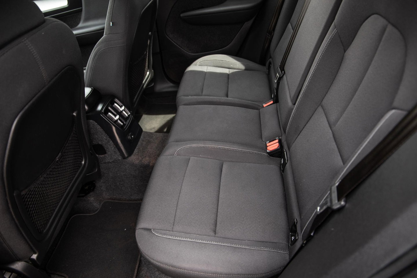 Volvo XC40 1.5 T4 Recharge Inscription AUTOMAAT / PLUG IN HYBRID / CARPLAY / CAMERA / STOELVERWARMING