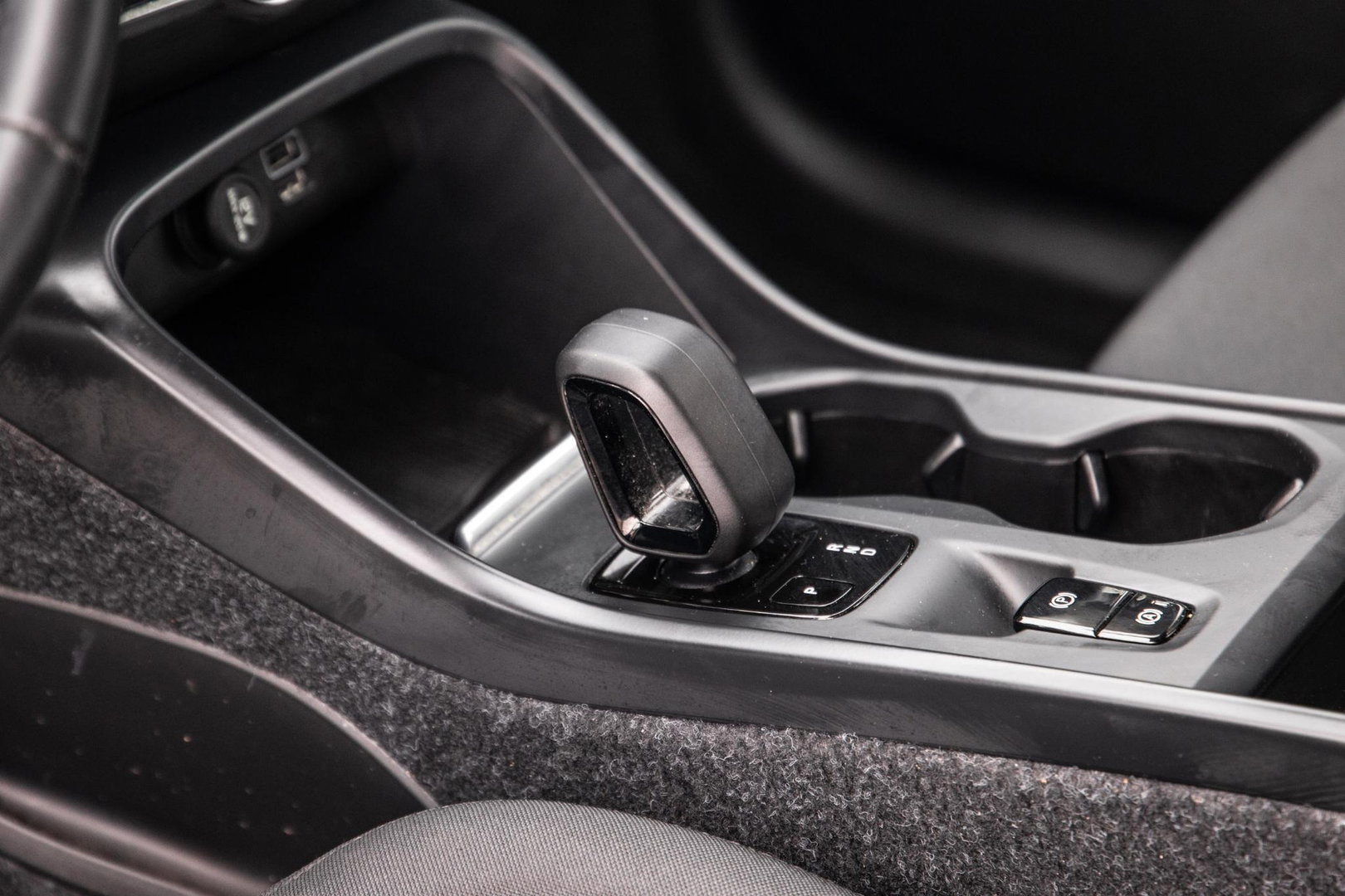 Volvo XC40 1.5 T4 Recharge Inscription AUTOMAAT / PLUG IN HYBRID / CARPLAY / CAMERA / STOELVERWARMING