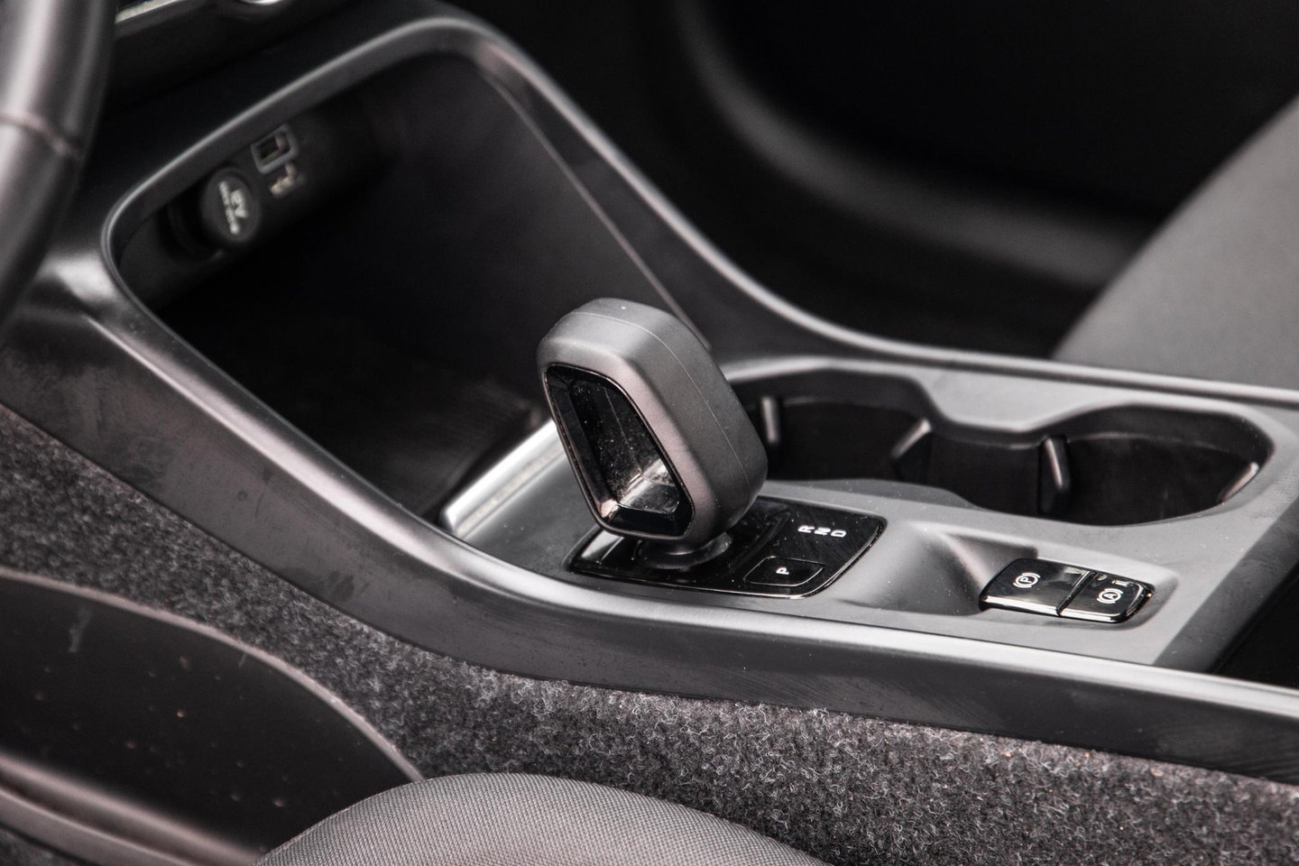 Volvo XC40 1.5 T4 Recharge Inscription AUTOMAAT / PLUG IN HYBRID / CARPLAY / CAMERA / STOELVERWARMING
