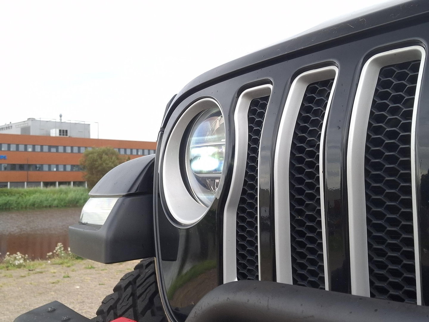 Jeep Wrangler 2.2D Sahara | GRIJS KENTEKEN | 4x4 | VOL OPTIES | TARGA DAK | DAKREK | LED