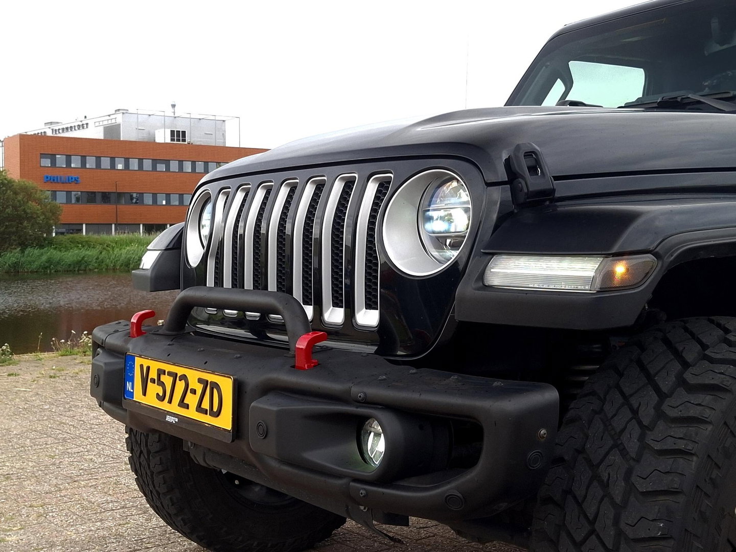 Jeep Wrangler 2.2D Sahara | GRIJS KENTEKEN | 4x4 | VOL OPTIES | TARGA DAK | DAKREK | LED