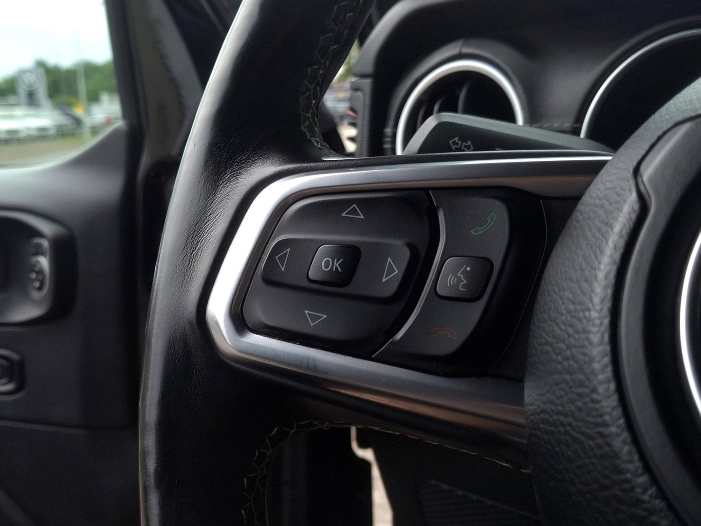 Jeep Wrangler 2.2D Sahara | GRIJS KENTEKEN | 4x4 | VOL OPTIES | TARGA DAK | DAKREK | LED