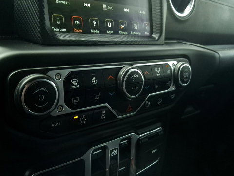 Jeep Wrangler 2.2D Sahara | GRIJS KENTEKEN | 4x4 | VOL OPTIES | TARGA DAK | DAKREK | LED
