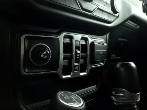 Jeep Wrangler 2.2D Sahara | GRIJS KENTEKEN | 4x4 | VOL OPTIES | TARGA DAK | DAKREK | LED