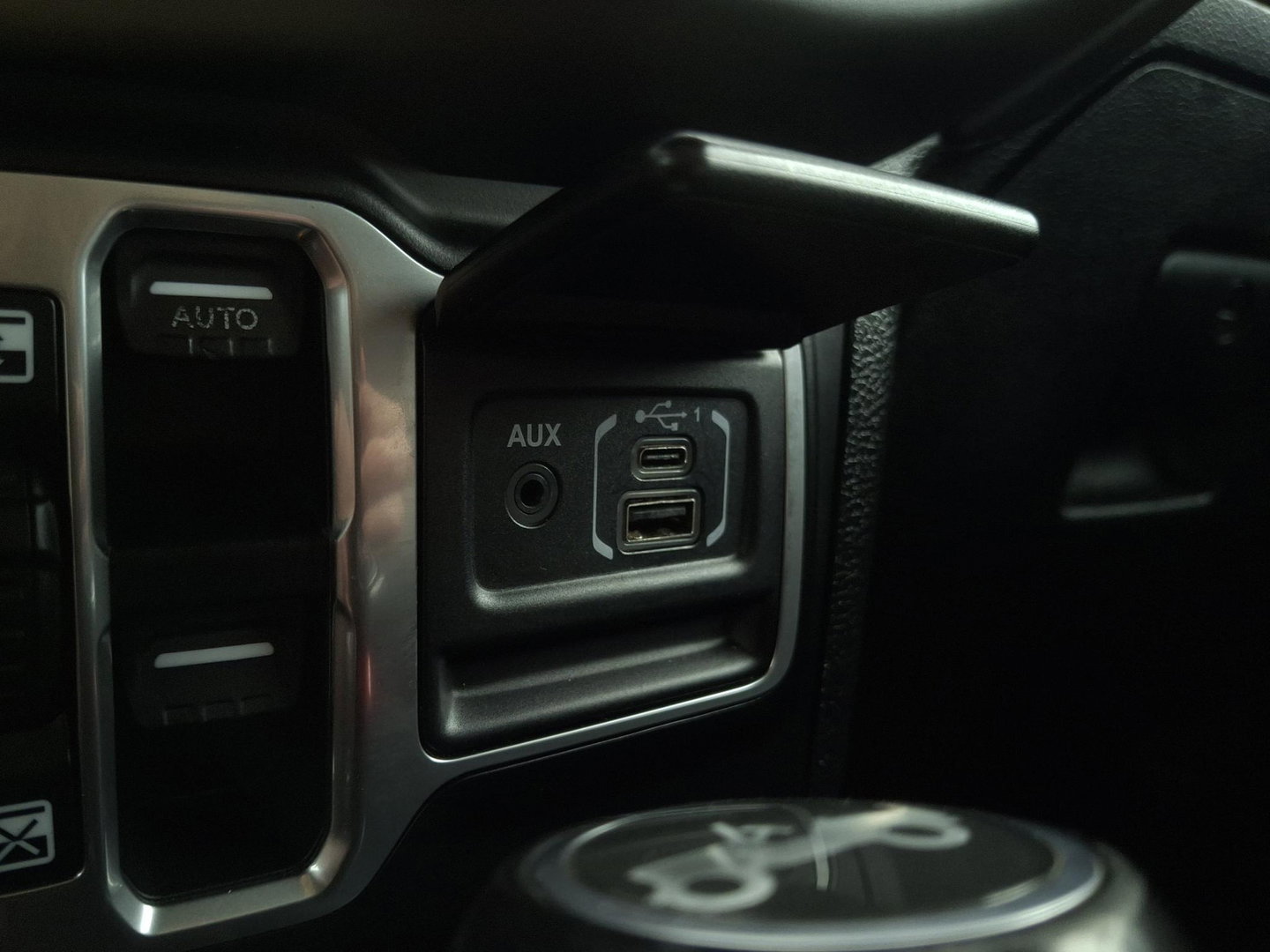 Jeep Wrangler 2.2D Sahara | GRIJS KENTEKEN | 4x4 | VOL OPTIES | TARGA DAK | DAKREK | LED