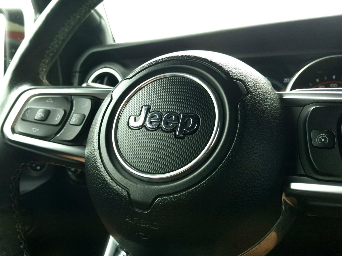Jeep Wrangler 2.2D Sahara | GRIJS KENTEKEN | 4x4 | VOL OPTIES | TARGA DAK | DAKREK | LED
