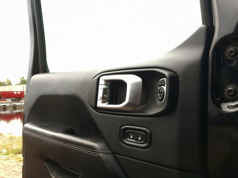 Jeep Wrangler 2.2D Sahara | GRIJS KENTEKEN | 4x4 | VOL OPTIES | TARGA DAK | DAKREK | LED