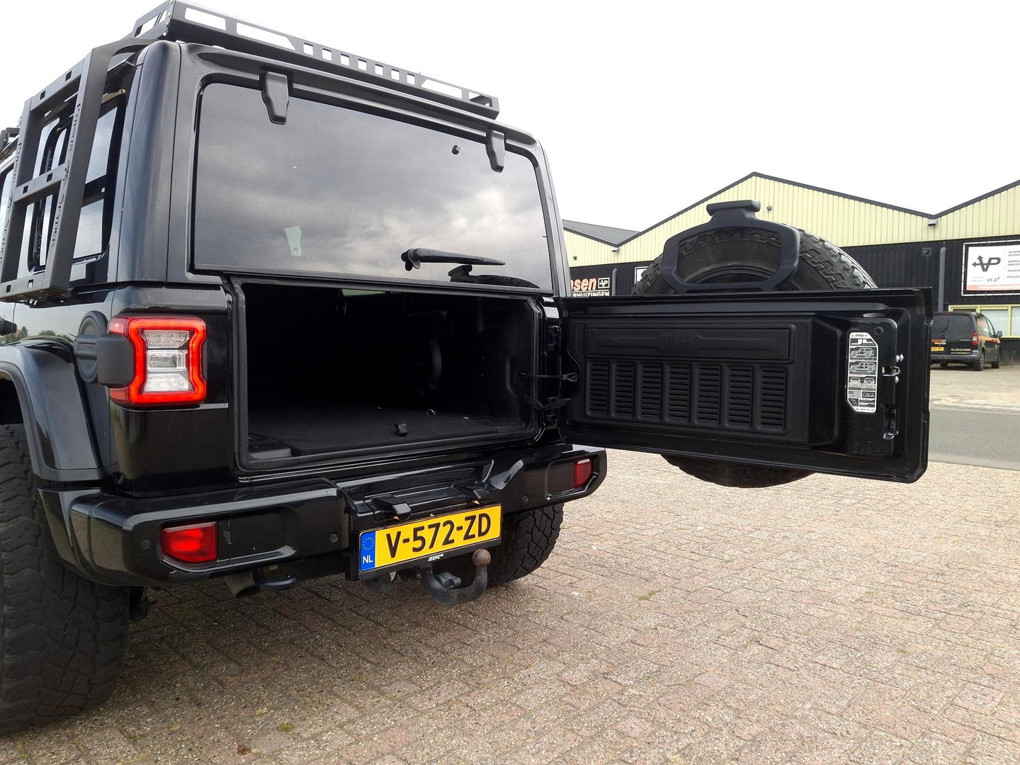 Jeep Wrangler 2.2D Sahara | GRIJS KENTEKEN | 4x4 | VOL OPTIES | TARGA DAK | DAKREK | LED