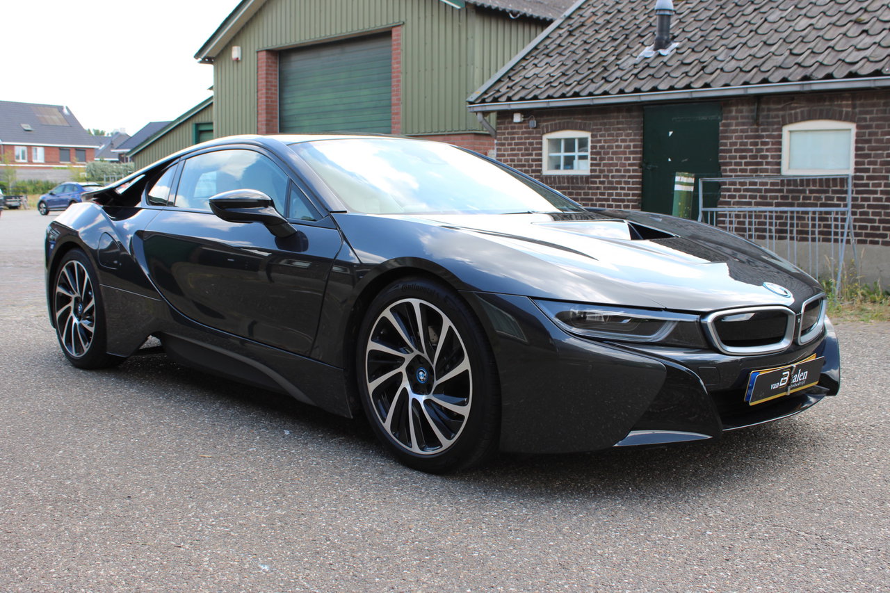 BMW i8