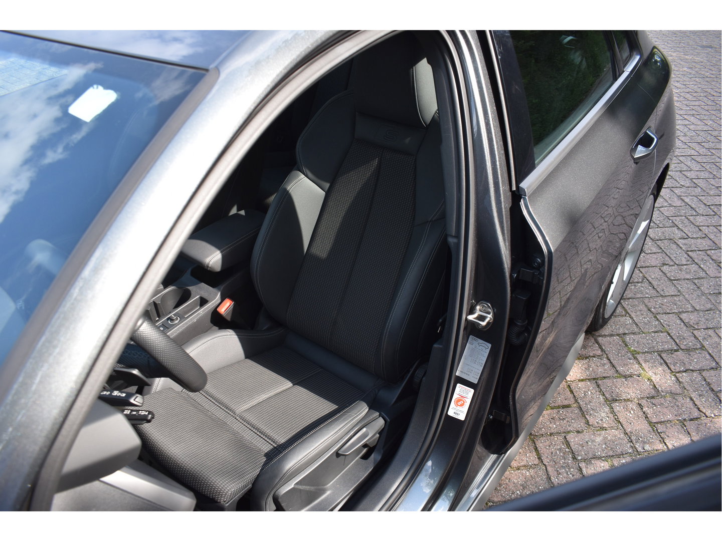 Audi A3 Sportback 35 TFSI edition one 3x S-Line 150pk | Stoelverwarming | Virtual Cockpit | Camera | Carplay/Android | Adapt.CC | Full LED