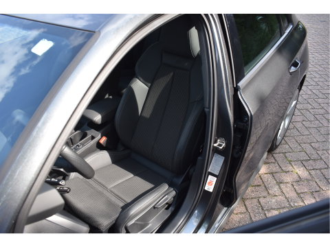 Audi A3 Sportback 35 TFSI edition one 3x S-Line 150pk | Stoelverwarming | Virtual Cockpit | Camera | Carplay/Android | Adapt.CC | Full LED
