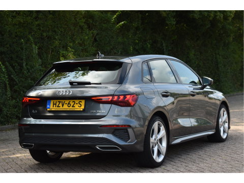 Audi A3 Sportback 35 TFSI edition one 3x S-Line 150pk | Stoelverwarming | Virtual Cockpit | Camera | Carplay/Android | Adapt.CC | Full LED
