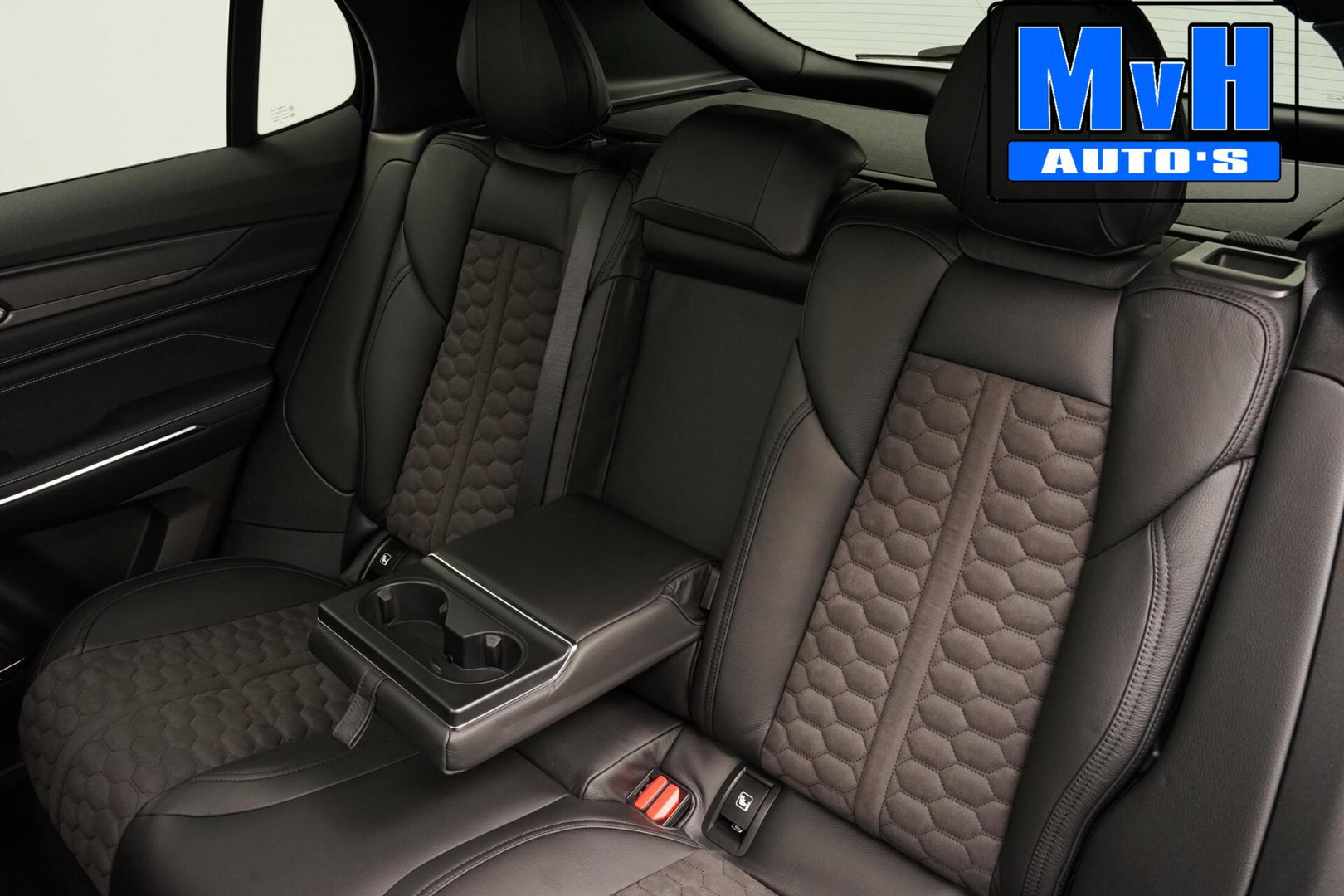 Lynk & Co 01 1.5 PHEV|ZWARTE.HEMEL|360ºCAM|262PK|SOH95%