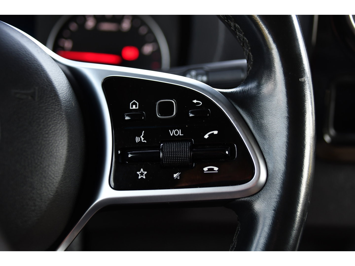 Mercedes-Benz Sprinter 319 3.0 CDI L2H2 Black Edition Adaptieve Cruise, 360 Camera, Carplay, 190pk, LED, 10,5'' Mbux, Automaat, 3500kg Trekhaak, Dodehoek, 2 x Geveerde stoel, Uniek!