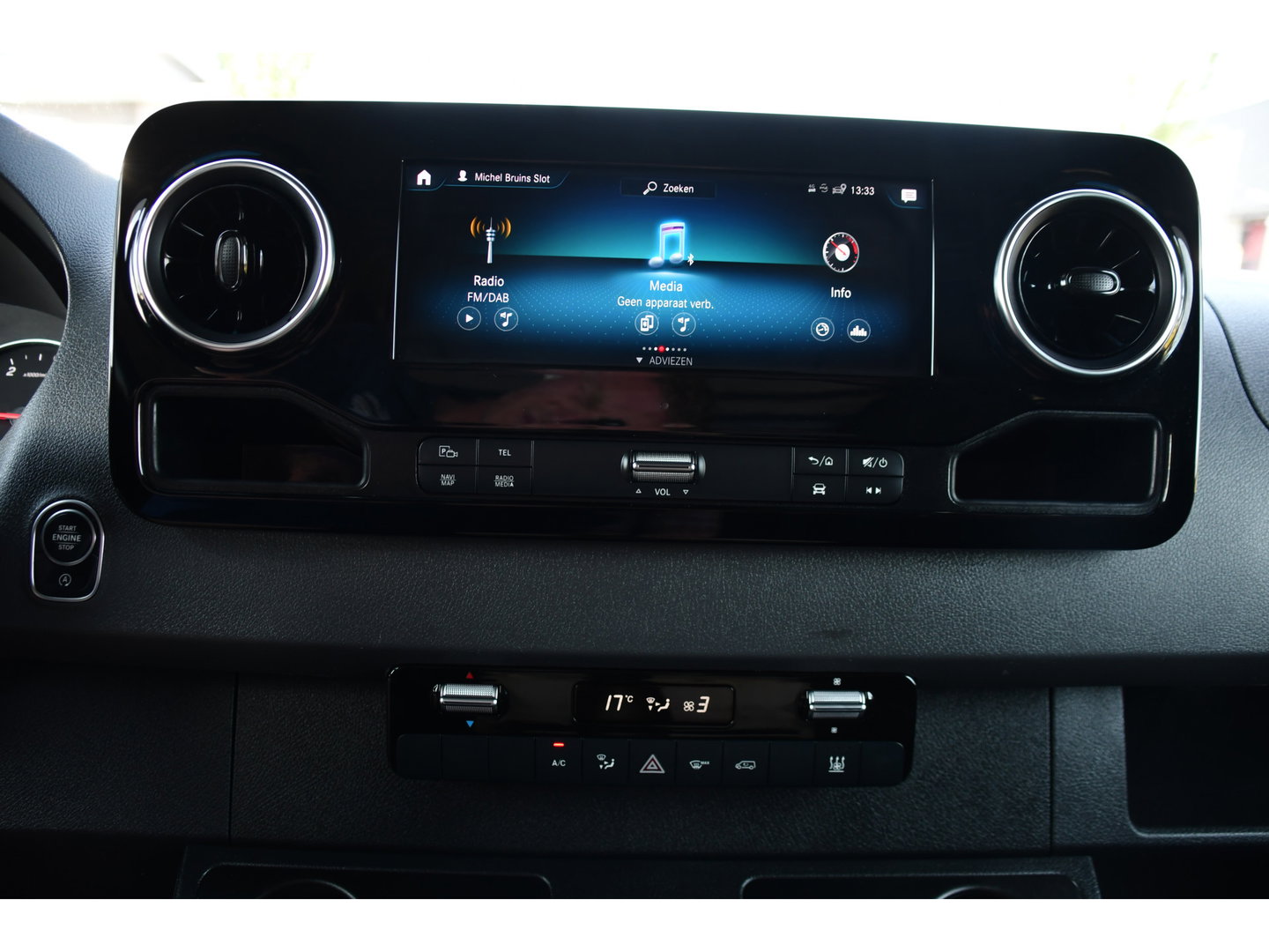 Mercedes-Benz Sprinter 319 3.0 CDI L2H2 Black Edition Adaptieve Cruise, 360 Camera, Carplay, 190pk, LED, 10,5'' Mbux, Automaat, 3500kg Trekhaak, Dodehoek, 2 x Geveerde stoel, Uniek!
