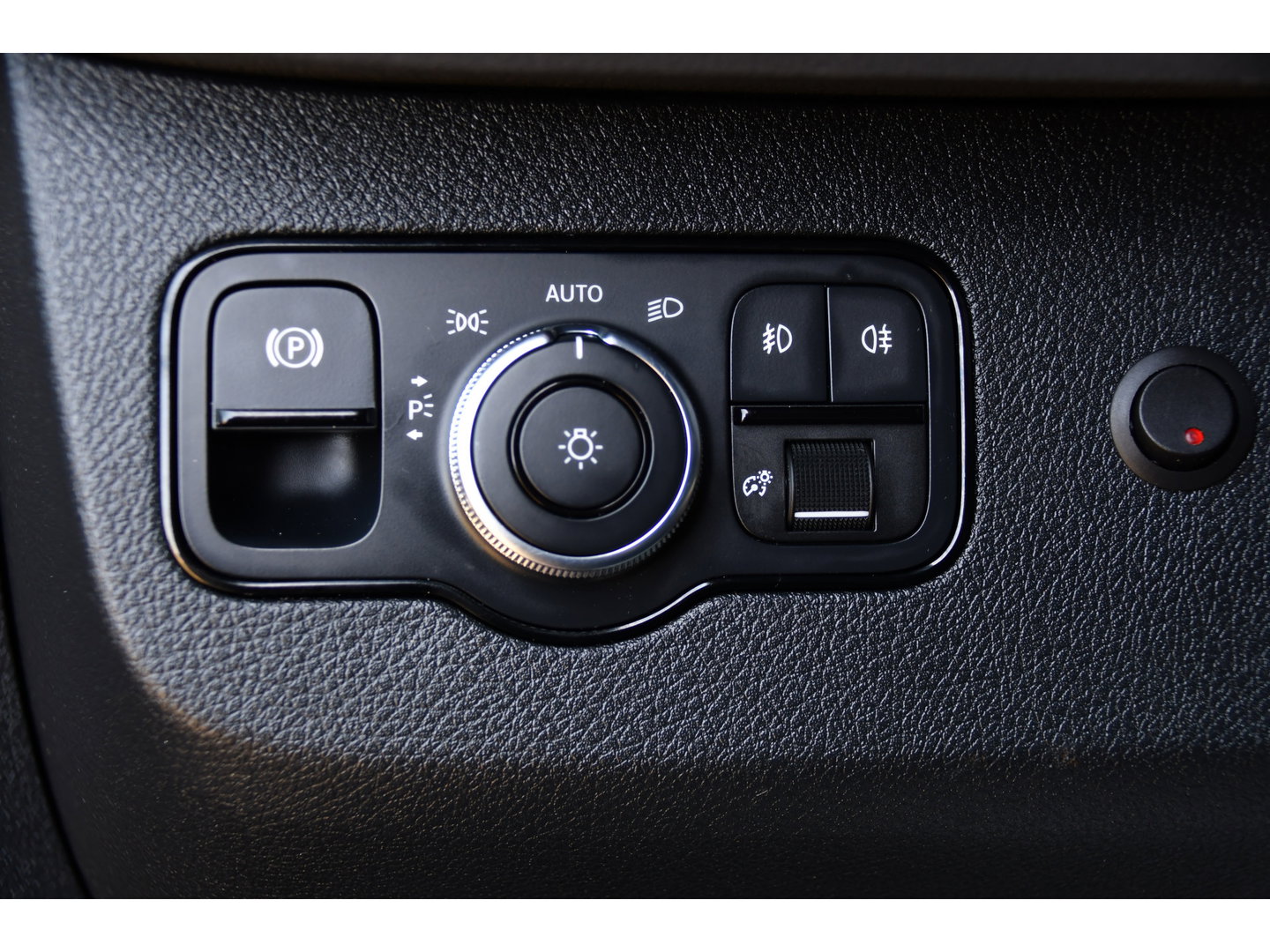 Mercedes-Benz Sprinter 319 3.0 CDI L2H2 Black Edition Adaptieve Cruise, 360 Camera, Carplay, 190pk, LED, 10,5'' Mbux, Automaat, 3500kg Trekhaak, Dodehoek, 2 x Geveerde stoel, Uniek!