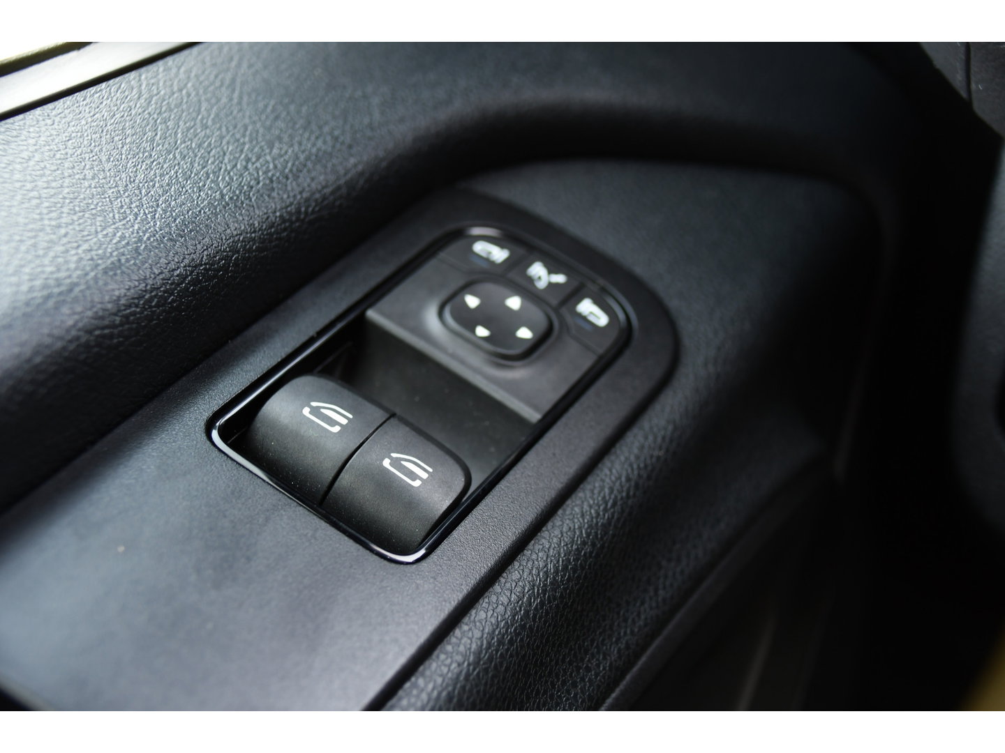 Mercedes-Benz Sprinter 319 3.0 CDI L2H2 Black Edition Adaptieve Cruise, 360 Camera, Carplay, 190pk, LED, 10,5'' Mbux, Automaat, 3500kg Trekhaak, Dodehoek, 2 x Geveerde stoel, Uniek!