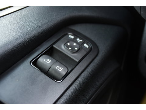 Mercedes-Benz Sprinter 319 3.0 CDI L2H2 Black Edition Adaptieve Cruise, 360 Camera, Carplay, 190pk, LED, 10,5'' Mbux, Automaat, 3500kg Trekhaak, Dodehoek, 2 x Geveerde stoel, Uniek!
